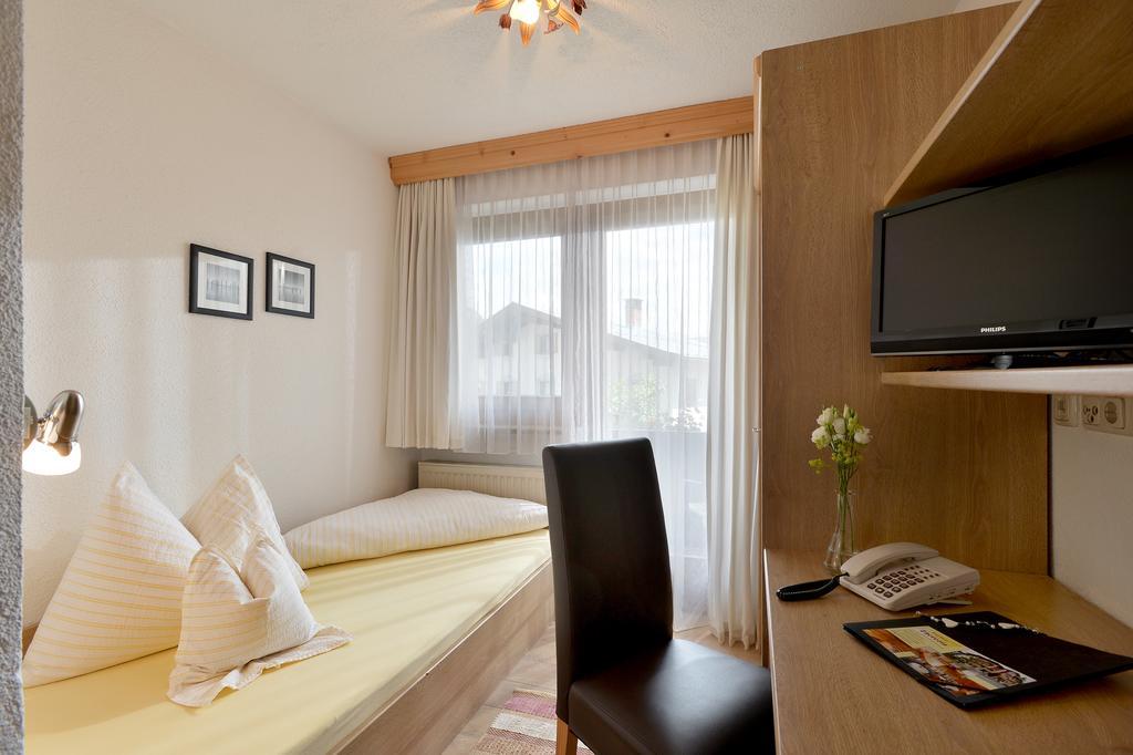 Hotel Theresia Garni Sankt Johann in Tirol Rom bilde