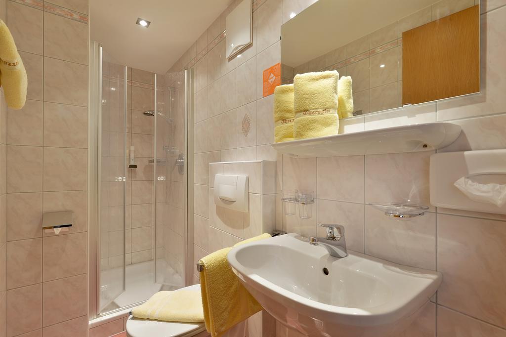 Hotel Theresia Garni Sankt Johann in Tirol Rom bilde