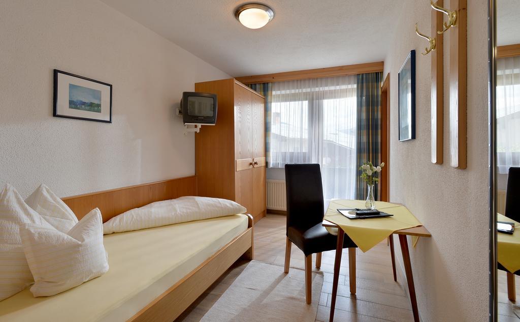 Hotel Theresia Garni Sankt Johann in Tirol Rom bilde